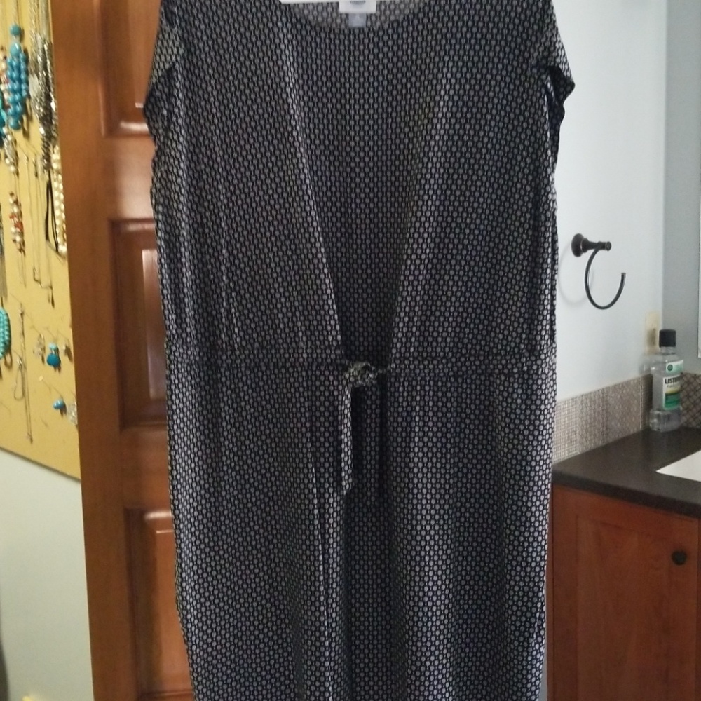 COPY - Old Navy black and white shift dress